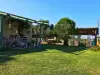 Tenedos tatill odalarının bahçesi